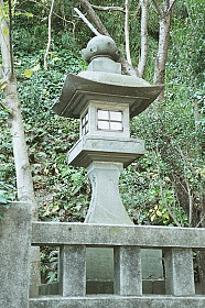 灯籠(左)