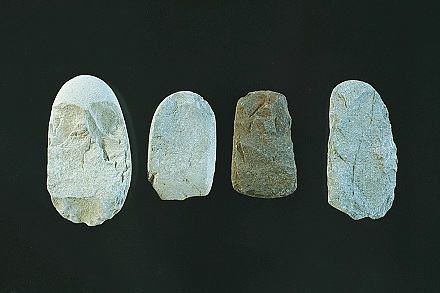 打製石斧・局部磨製石斧　縄文時代早期　江ノ島植物園内遺跡