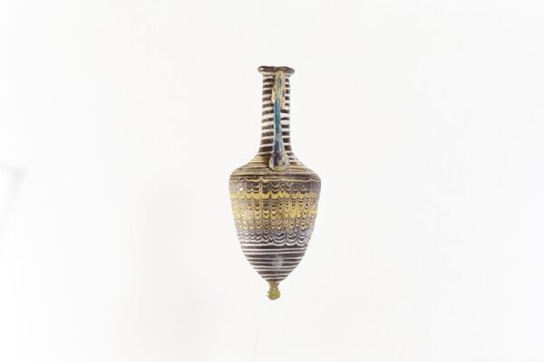 アンフォーラ型瓶の側面